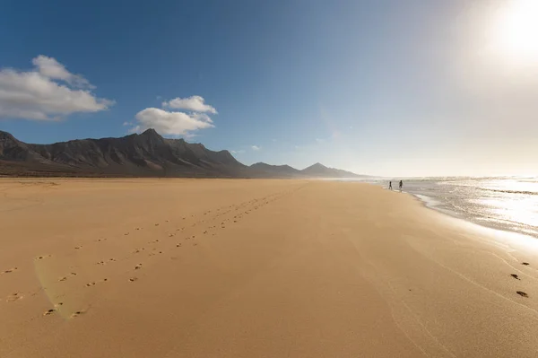 Děti Procházky Pláži Cofete Ostrov Fuerteventura Kanárské Ostrovy Španělsko — Stock fotografie