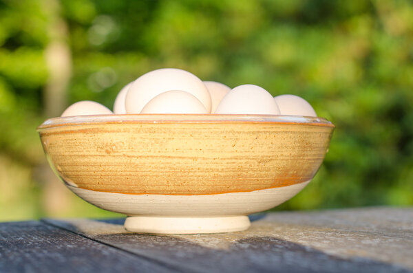 Чаша с куриными яйцами
.