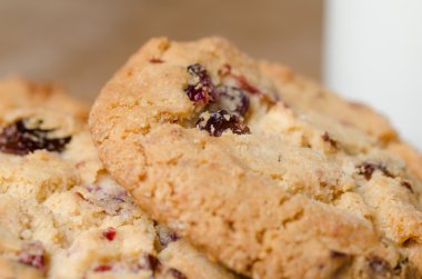 Cookies with white chocolate and blueberries.