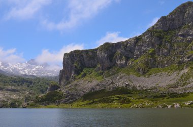 Covadonga Asturias yılında göller.