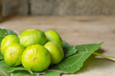 Olgun beyaz/yeşil incir.