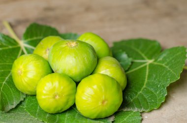 Olgun beyaz/yeşil incir.