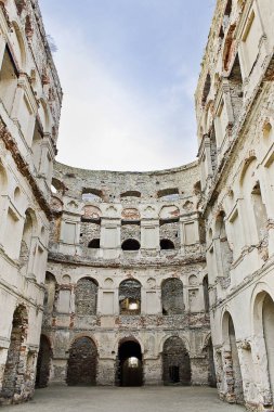 Ujazd, Polonya - 19 Ekim: 17. yüzyıl Krzytopor antik kalesi 19 Ekim 2019 Ujazd, Polonya