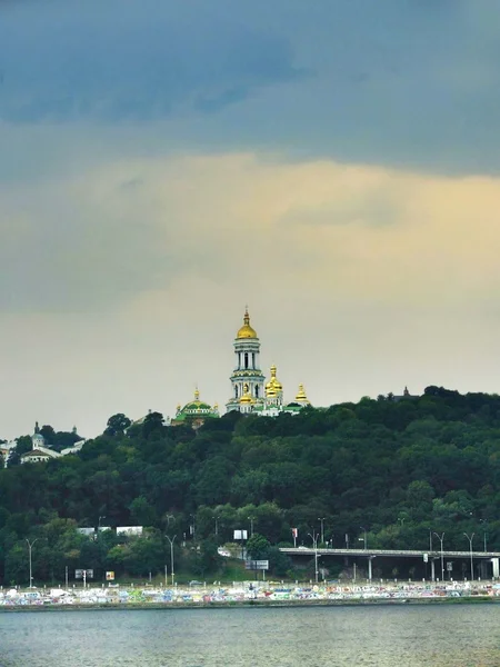 Dnieper and Kiev-Pechersk Lavra — Stock Photo, Image