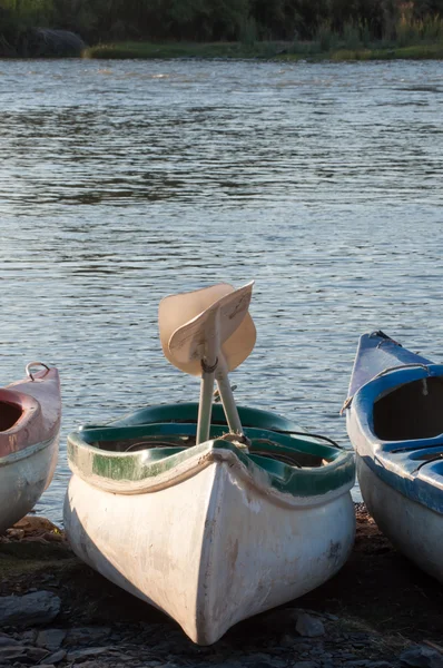 Kayaks on the banks of the Orange River — Stock Photo, Image