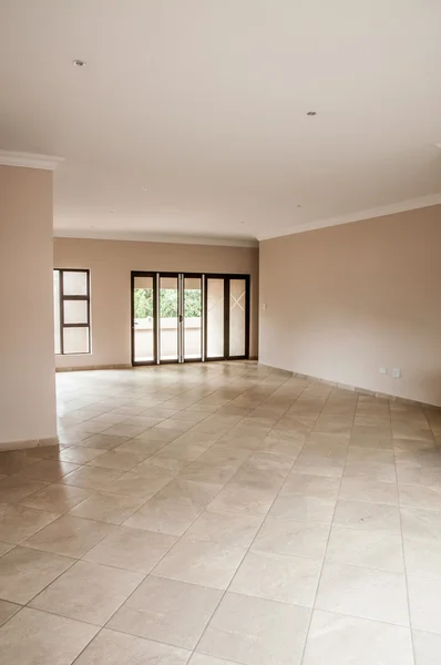 Sala de estar de la casa de nueva construcción — Foto de Stock