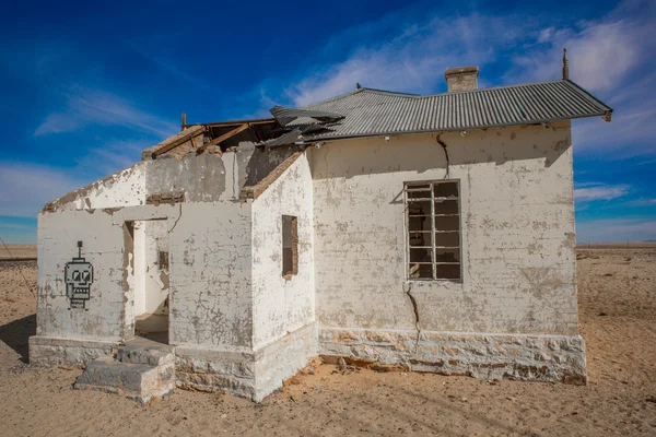 Maison abandonnée dans le désert — Photo