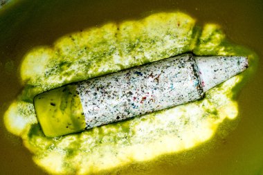 Erime beyaz ve sarı pastel boya