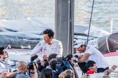 Medya tarafından bir araya geldi