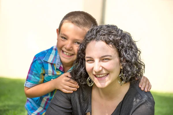 Madre e hijo —  Fotos de Stock