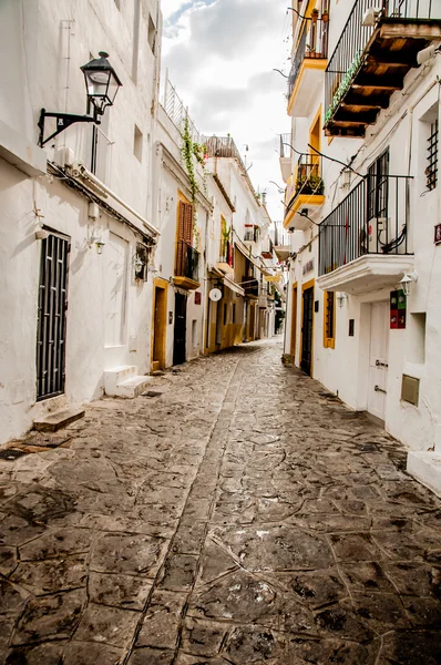 Old Town Ibiza sokaklarında