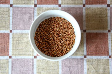 Çiğ karabuğdaylı tabak.