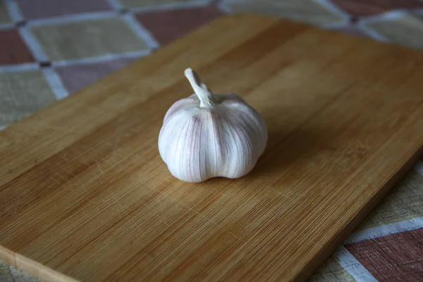 Garlic Wooden Board — Stock Photo, Image