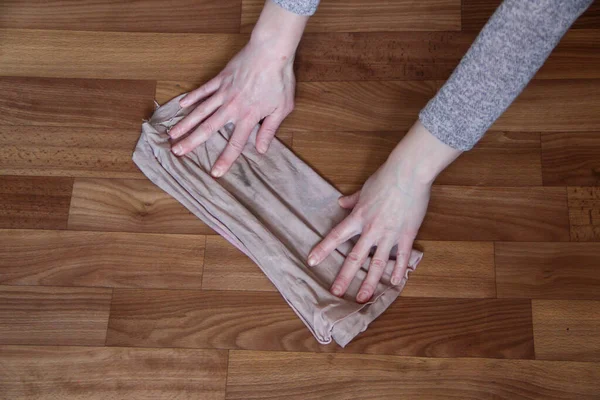 Vrouw Wassen Van Vloer Met Doek — Stockfoto