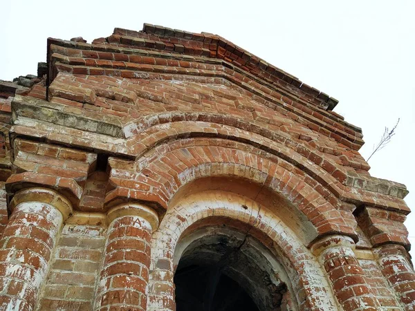 Wejście Opuszczonej Rosyjskiej Cerkwi Prawosławnej — Zdjęcie stockowe