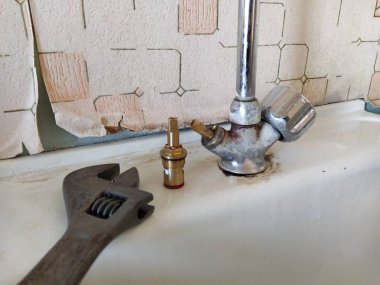 Eski su musluğunun tamiri