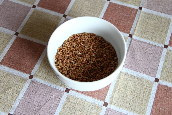 Çiğ karabuğdaylı tabak.