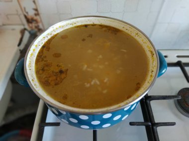 Fırında çorba ile güveç.