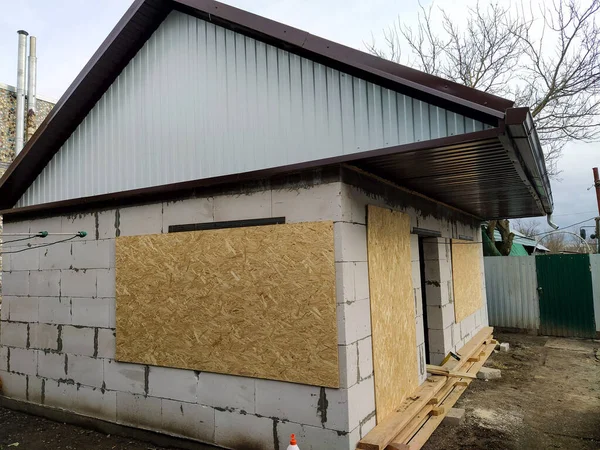 Bitmemiş ev saunası köpük betondan yapılmış.