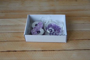 Hediye kutusunda 8 numaralı el yapımı sabun.