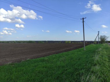 Bir bulutun gölgesinde tarla sürdüm.