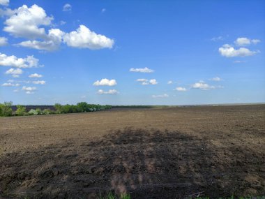 İlkbaharda tarım arazisi