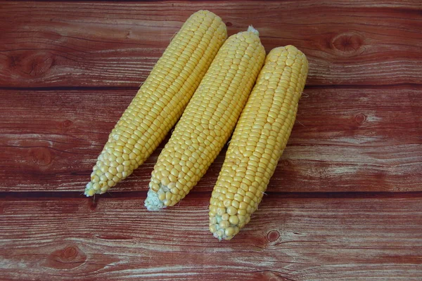 Cobs Fresh Raw Corn Wooden Background — Stock Photo, Image