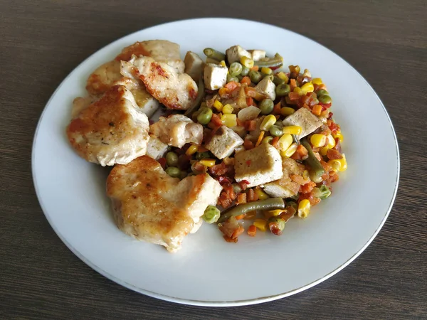 Trozos Pollo Empanados Con Verduras Tofu —  Fotos de Stock