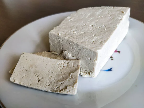 Stücke Tofu Käse Auf Einem Teller — Stockfoto