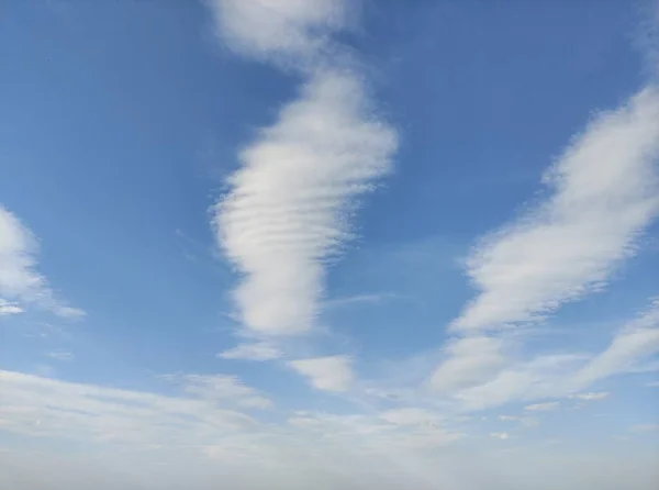 Céu Azul Com Nuvens Brancas Fundo Textura — Fotografia de Stock