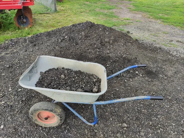 Kruiwagen Met Stenen Steenkool Kunstmest Mest — Stockfoto