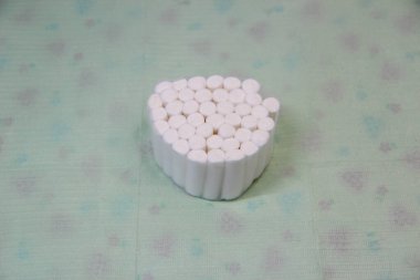 Peçetedeki diş temizleme bezleri.