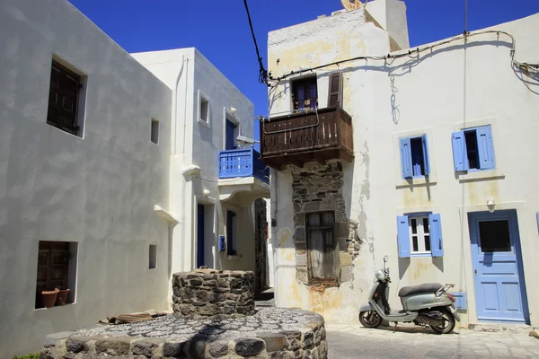 Motorroller in der Straße von nisyros island — Stockfoto