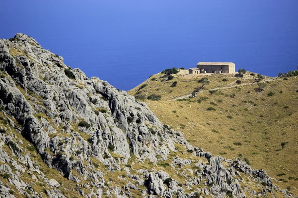 Osamělý dům v pohoří Serra de Tramuntana na Mallorca, Španělsko Royalty Free Stock Fotografie