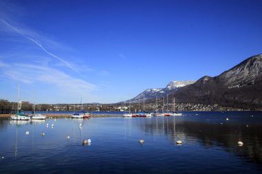Lake Annecy kışın