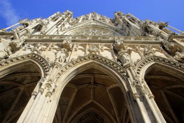 Wien kilisede. Votivkirche. Giriş