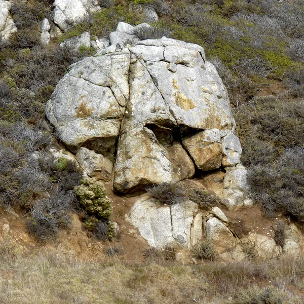 Großer Felsen mit dem Bild eines Gesichts — Stockfoto