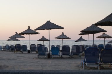 Akşam Plajda şemsiye