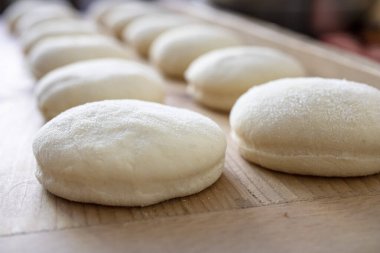 Pişirme - tatlı buğulanmış çörekler.