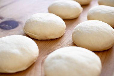 Pişirme - tatlı buğulanmış çörekler.