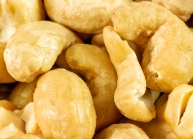 Bir yığın fındık..