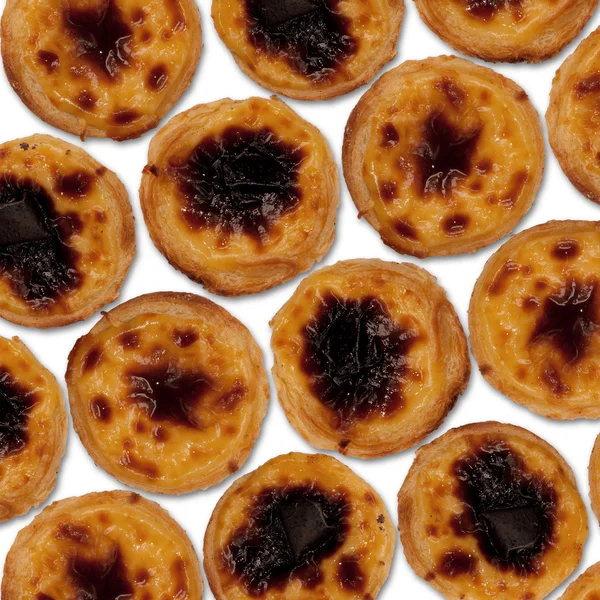 (Portekizce tart yumurta) taze pastel de nata beyaz izole kümesi.