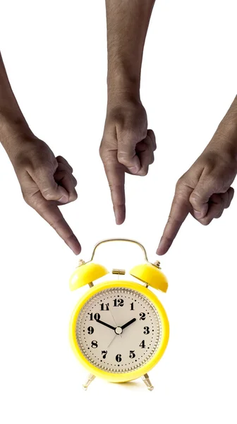 Despertador con la mano apuntando a él mostrando concepto de tiempo, gestión del tiempo, ahorro de tiempo — Foto de Stock