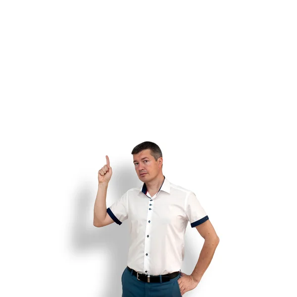 Closeup sunar (promosyon, iyi bir anlaşma, iyi bir teklif kavramı) reklam için boş alan ile sunan mutlu gülümseyen adam