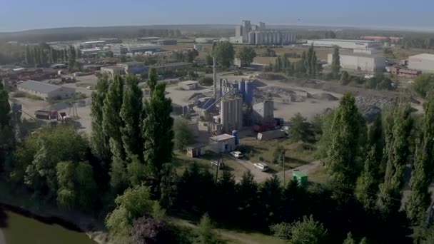 Ipari terület egy modern gyár építése utak — Stock videók