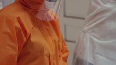 Coronavirus Hastalarını Ölçen Hemşire Sıcaklık ve Doktora Danışmanlık