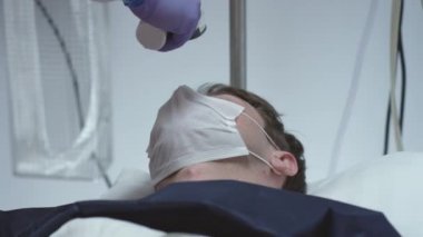 Coronavirus Hastalarını Ölçen Hemşire Sıcaklık ve Doktora Danışmanlık