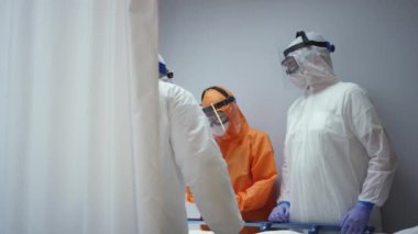 Coronavirus Hastalarını Ölçen Hemşire Sıcaklık ve Doktora Danışmanlık