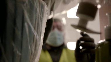 Slowmo: Tamamlama Merkezi 'nde COVID-19 Koruma Ögeleriyle Paketin Paketi Açılıyor