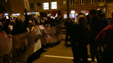 GDANSK, POLAND - 28 Ekim 2020. Katı Kürtaj Yasalarına Karşı Protesto.